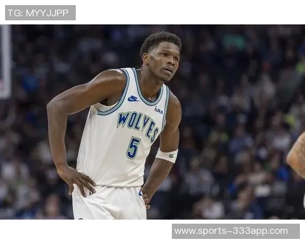 爱德华兹半场表现分析：11投4中收获10分6篮板2助攻并有3次失误