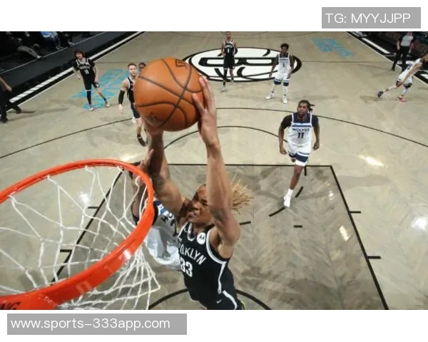 克拉克斯顿虽砍下16分12板8助却难阻球队失利无力回天的悲壮表现