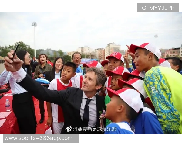 富安健洋自由身加盟阿贾克斯签约半年引发球迷热议