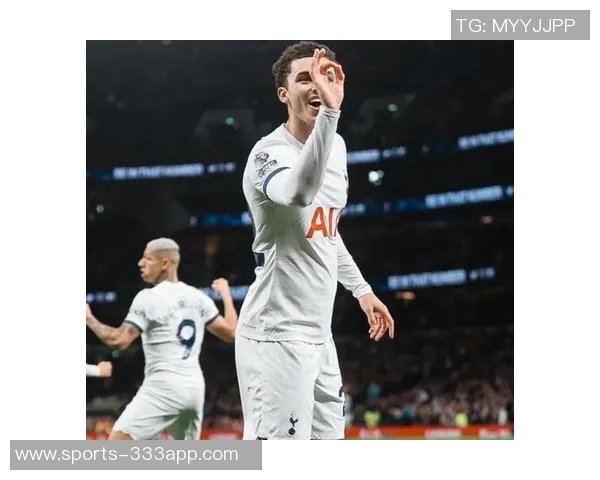 水晶宫与热刺达成协议以4000万欧签约布伦南约翰逊